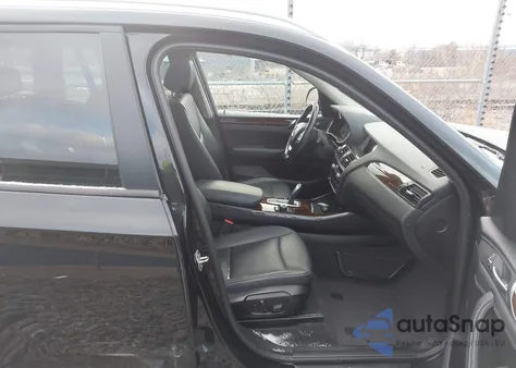 2015 BMW X3 xDrive28I z USA, uszkodzony, nr VIN 5UXWX9C53F0D51058